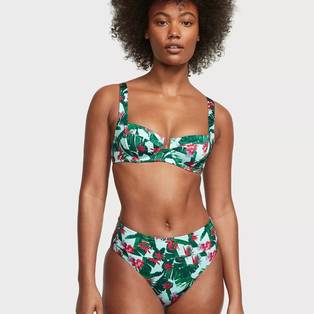 Women’s swim Blue Flower Underwire Unlined Bikini Size 32D